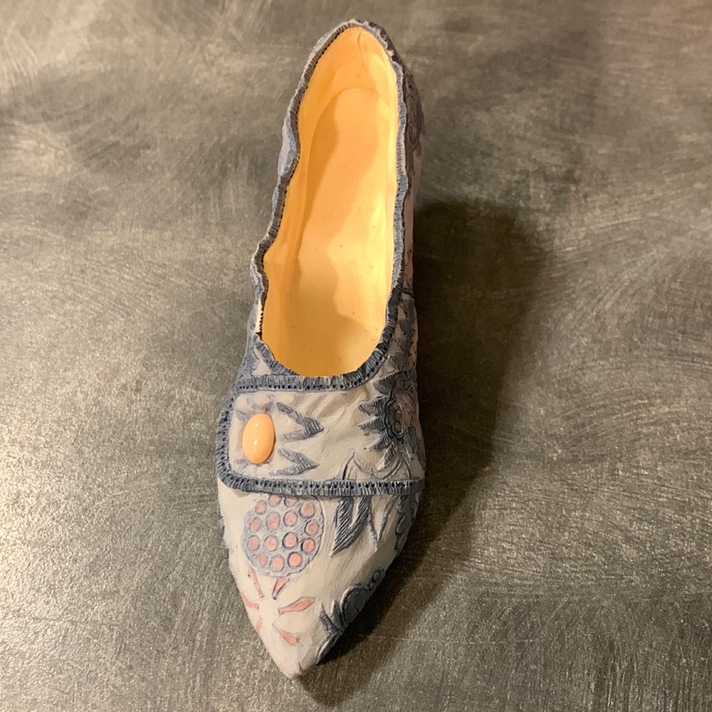 Beautiful LITTLE SHOE BY RAINE JUST THE RIGHT SHOE